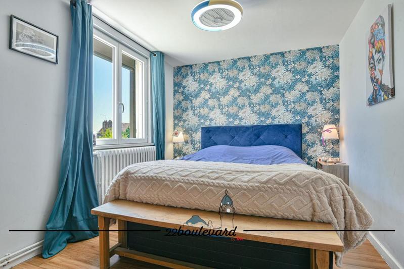 Maison - 230 m² - 8 pièces