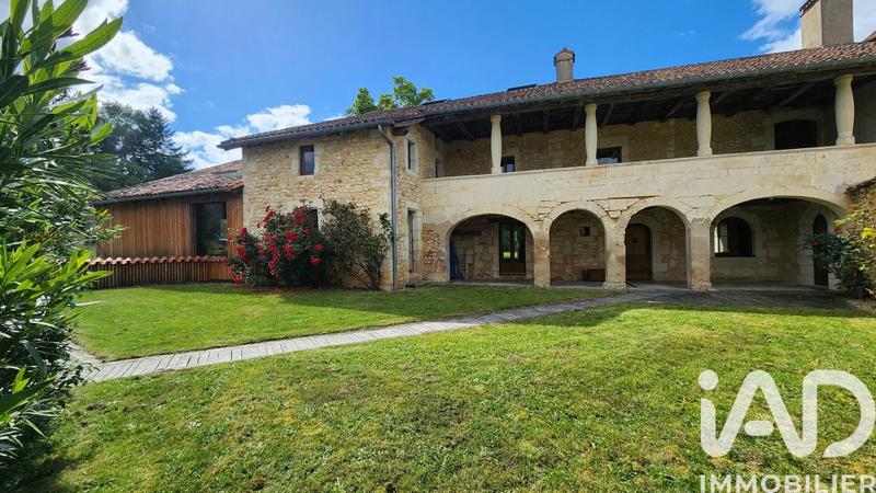 Maison - 342 m² - 11 pièces