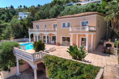 Villa - 285 m² - 6 pièces