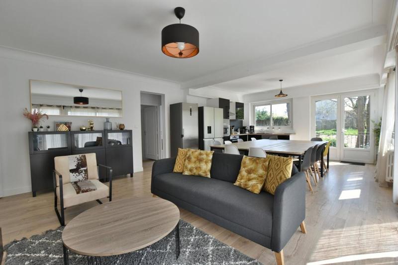 Maison - 182 m² - 10 pièces