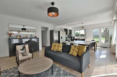 Maison - 182 m² - 10 pièces