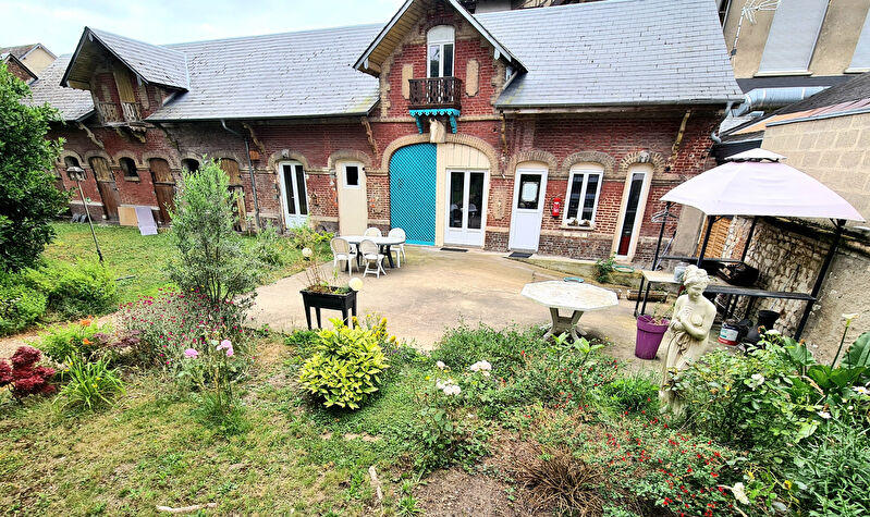 Propriété - 240 m² - 8 pièces