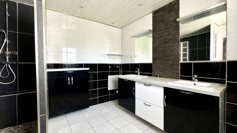 Maison - 150 m² - 8 pièces