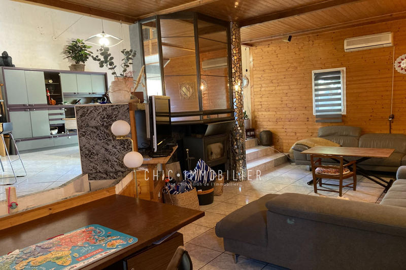 Propriété - 360 m² - 9 pièces