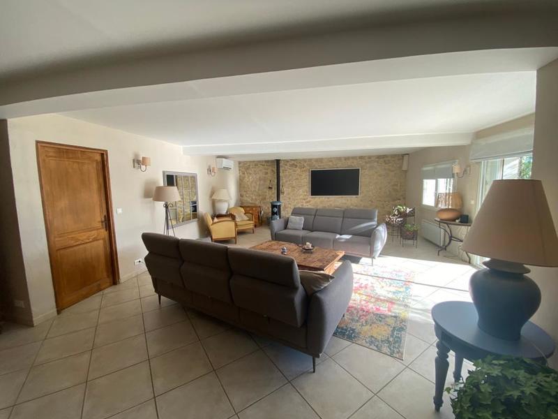 Maison - 250 m² - 7 pièces