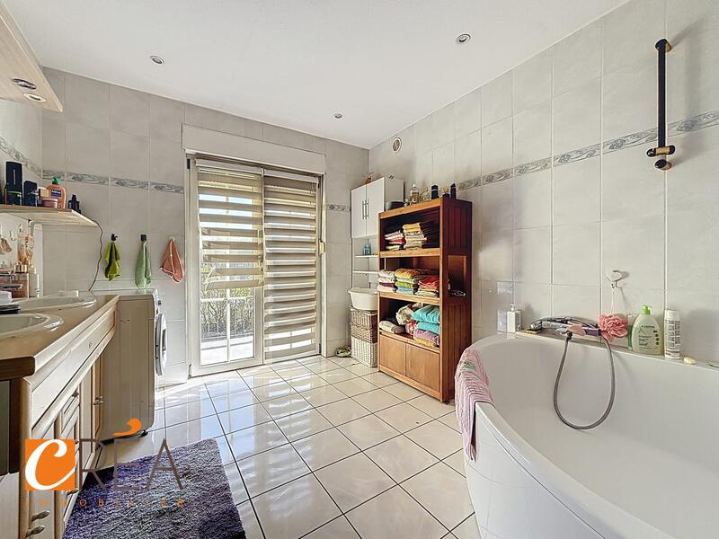 Maison - 600 m² - 1 pièce