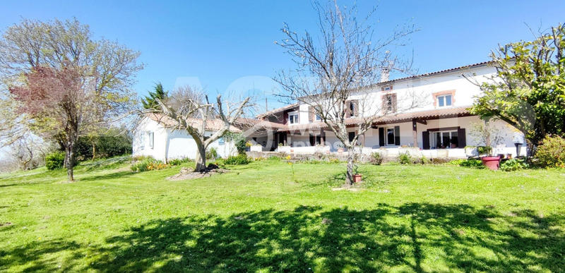 Maison - 273 m² - 10 pièces