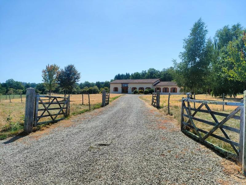 Maison - 243 m² - 9 pièces