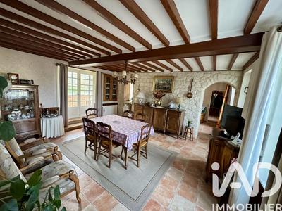 Maison - 216 m² - 7 pièces