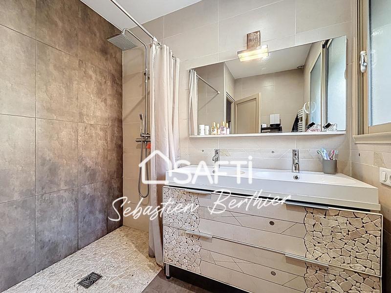 Maison - 180 m² - 5 pièces