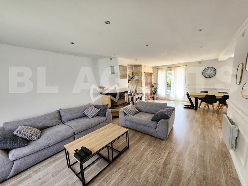 Maison - 200 m² - 9 pièces