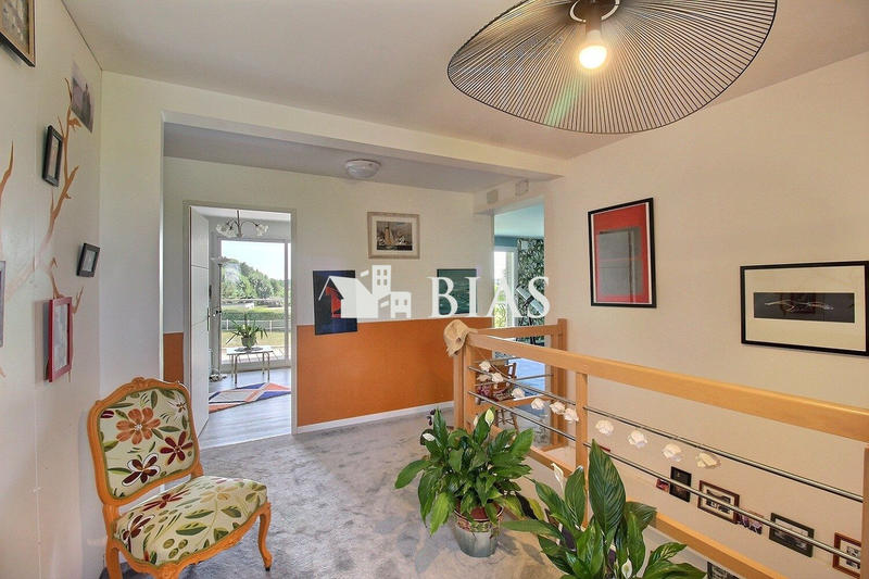 Maison contemporaine - 240 m² - 6 pièces