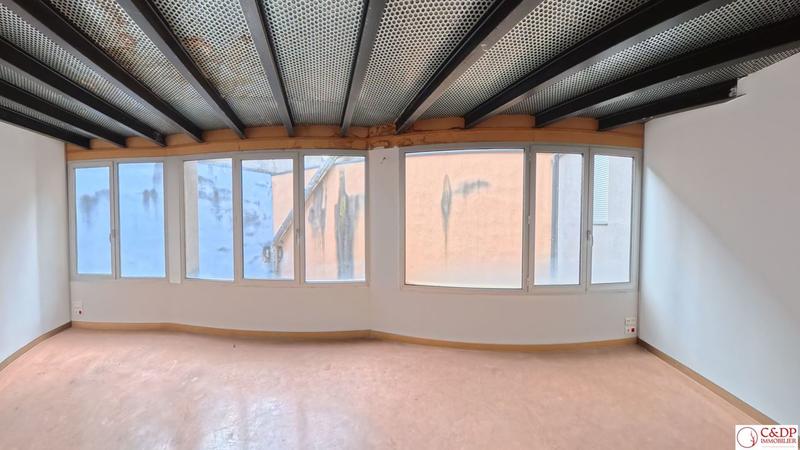 Local commercial - 160 m² - 4 pièces