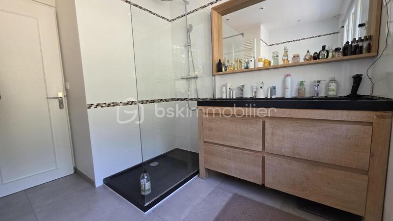 Villa - 230 m² - 9 pièces