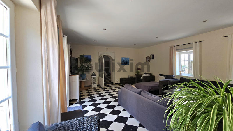 Propriété - 412 m² - 19 pièces