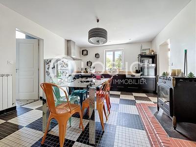 Maison - 225 m² - 8 pièces