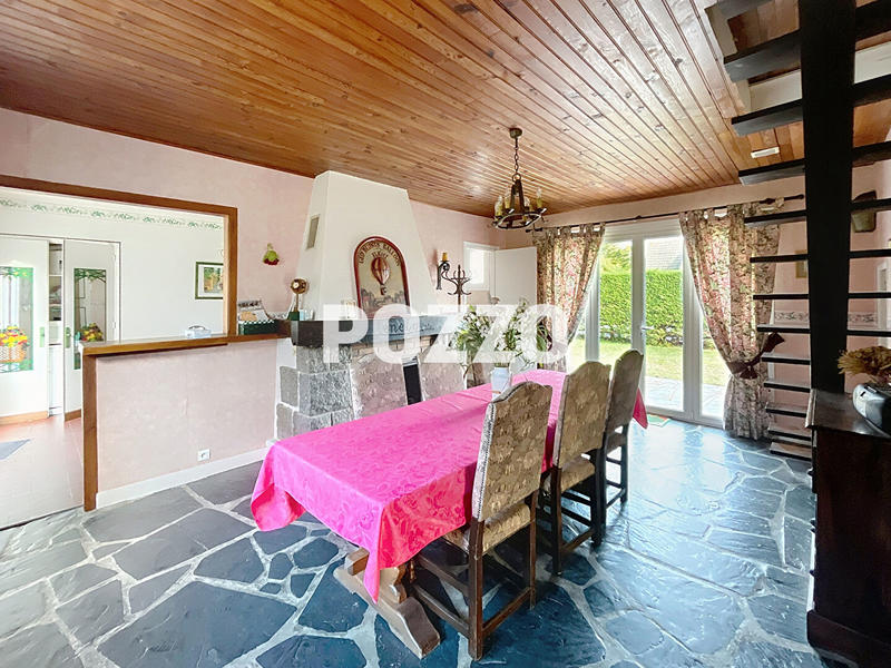 Maison - 244 m² - 7 pièces