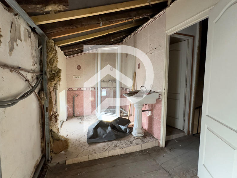 Immeuble - 65 m² - 7 pièces