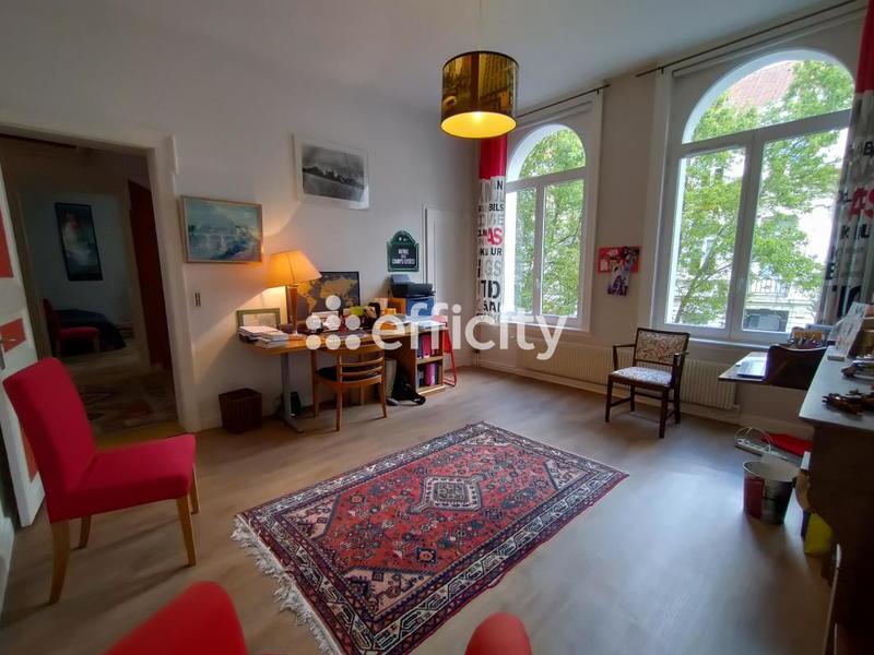 Maison - 270 m² - 11 pièces