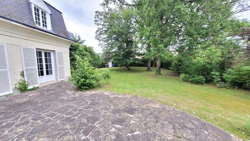 Maison - 220 m² - 6 pièces