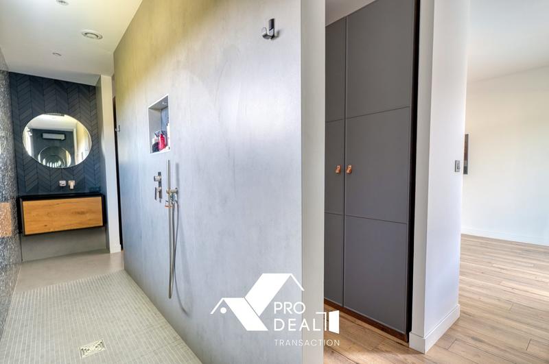 Maison contemporaine - 260 m² - 8 pièces