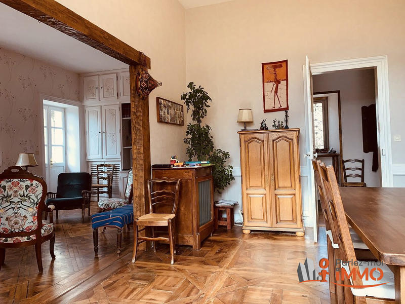 Maison - 285 m² - 10 pièces