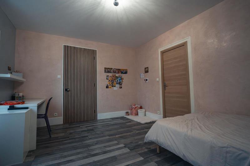 Maison - 330 m² - 9 pièces