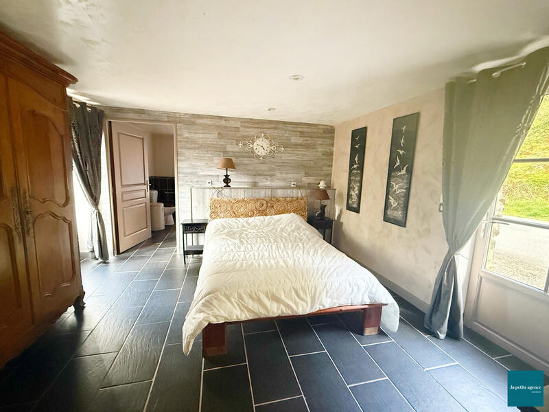 Maison - 265 m² - 13 pièces