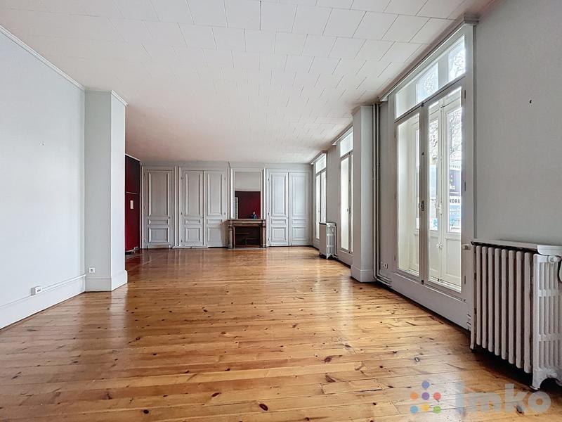 Maison ancienne - 573 m² - 16 pièces