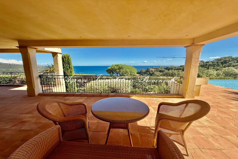 Villa - 213 m² - 6 pièces