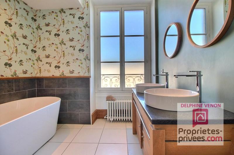 Propriété - 279 m² - 8 pièces