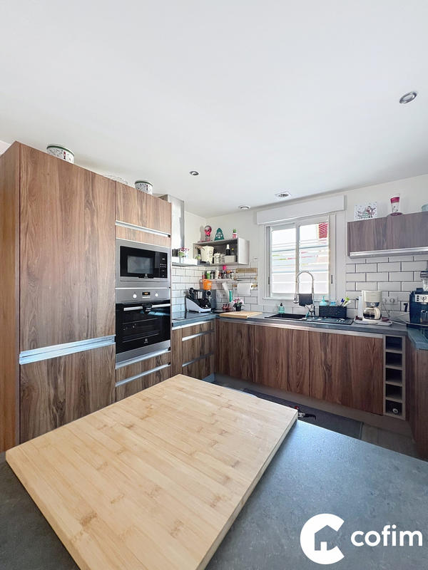 Maison traditionnelle - 194 m² - 9 pièces