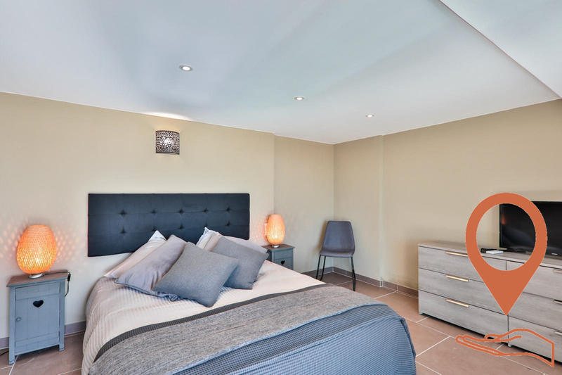 Viager - Villa - 620 m² - 9 pièces