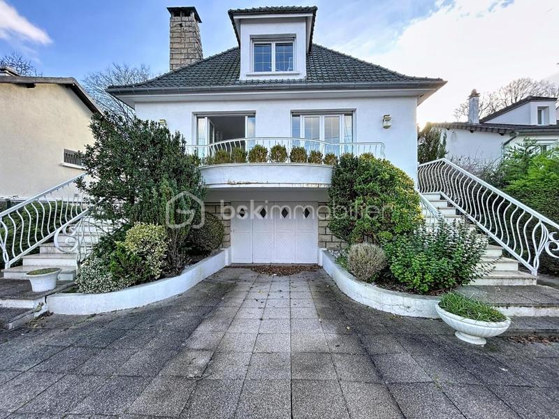 Maison traditionnelle - 195 m² - 6 pièces