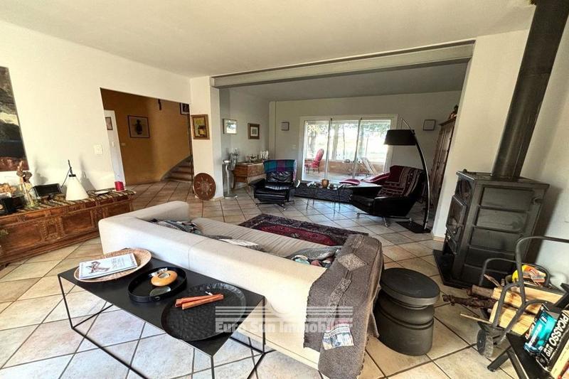 Maison - 400 m² - 16 pièces