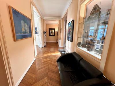 Appartement - 220 m² - 7 pièces