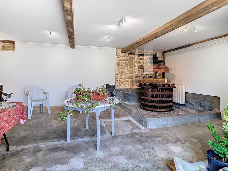 Villa - 241 m² - 6 pièces