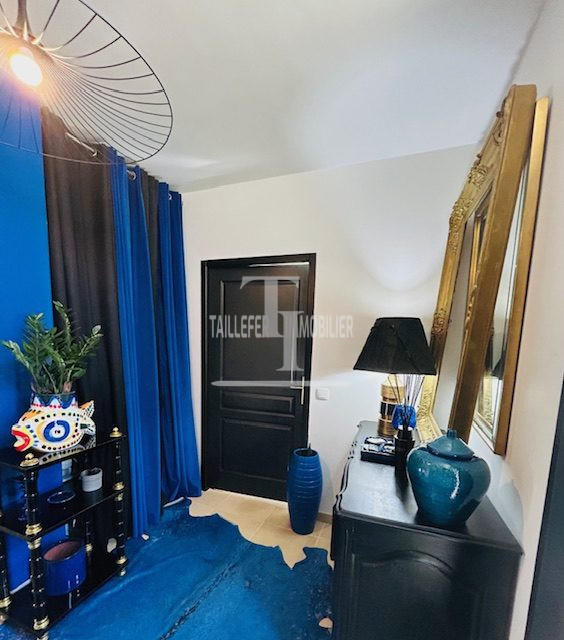 Maison - 208 m² - 7 pièces