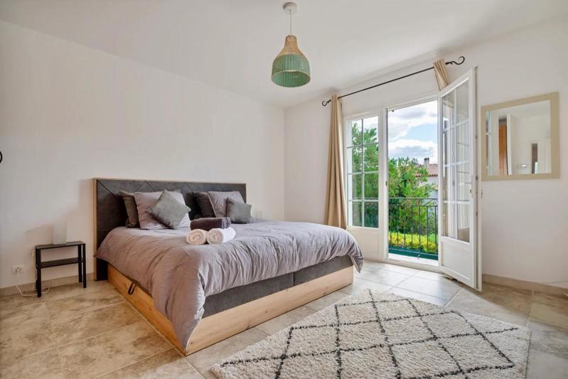 Maison - 260 m² - 7 pièces