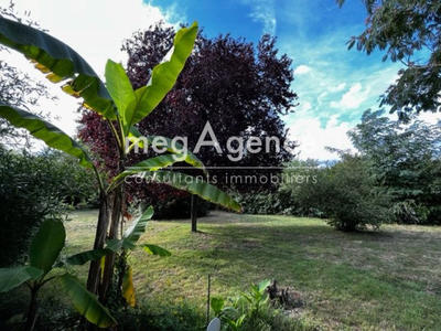 Terrain constructible - 1 225 m²