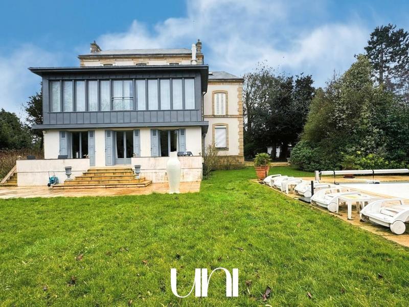 Maison - 200 m² - 8 pièces