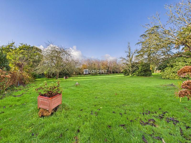 Terrain constructible - 1 087 m²