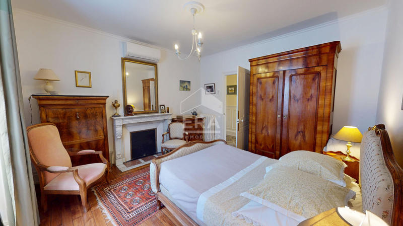 Demeure - 228 m² - 9 pièces