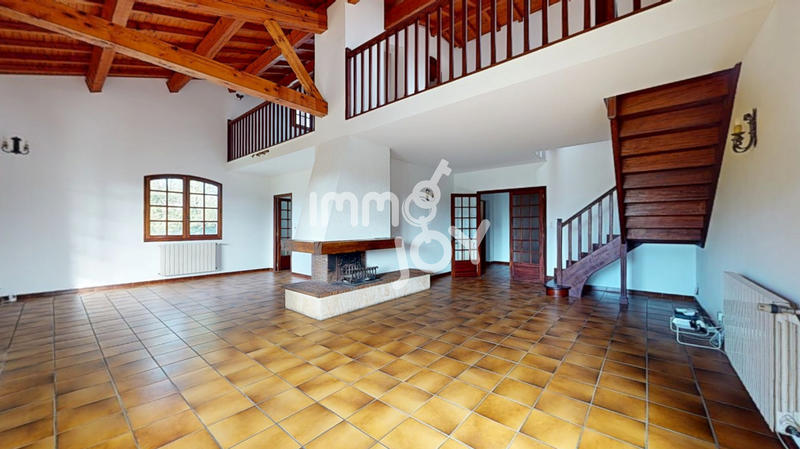 Maison - 220 m² - 8 pièces