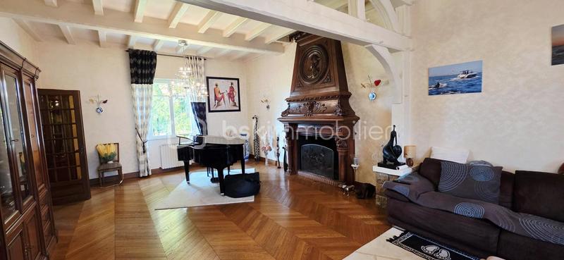 Maison - 353 m² - 12 pièces