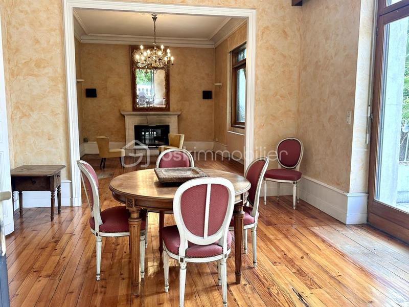 Demeure - 298 m² - 12 pièces