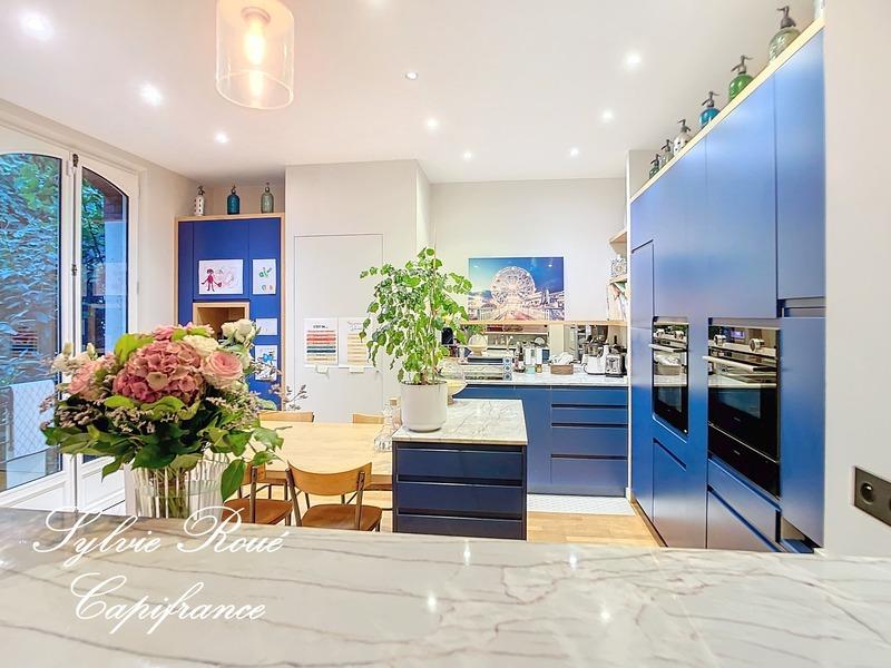 Maison - 430 m² - 12 pièces