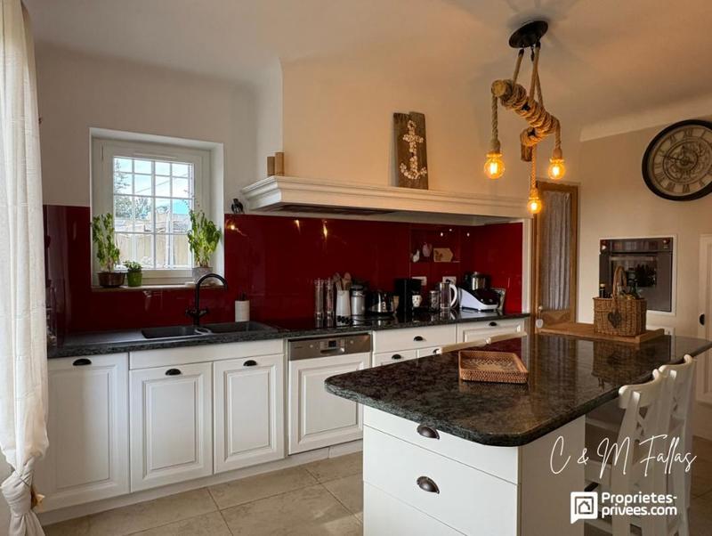 Maison - 205 m² - 9 pièces