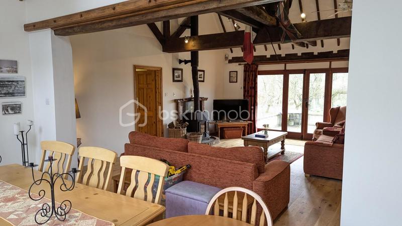 Propriété - 285 m² - 12 pièces