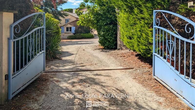 Maison - 244 m² - 9 pièces